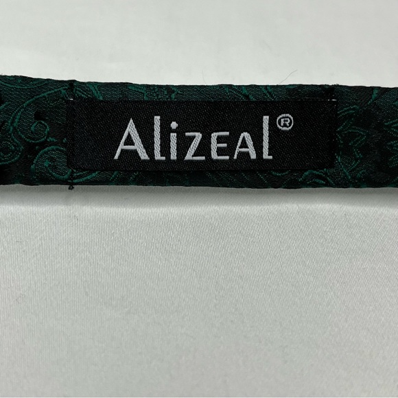 Hunter Green Bow Tie - Picture 4 of 8